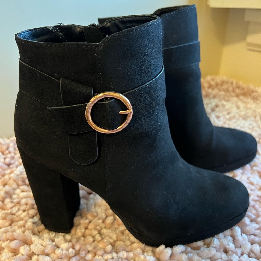 NWOT Black Avant LC Lauren Conrad high heeled bootie with memory foam sock